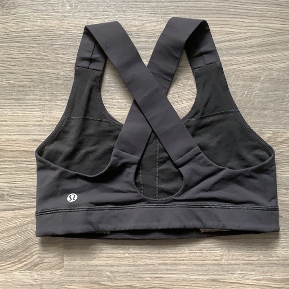 Lululemon Sports Bra Size 6. - Picture 2 of 3